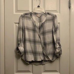 Firm price Plaid gray,white & black light weight long sleeve